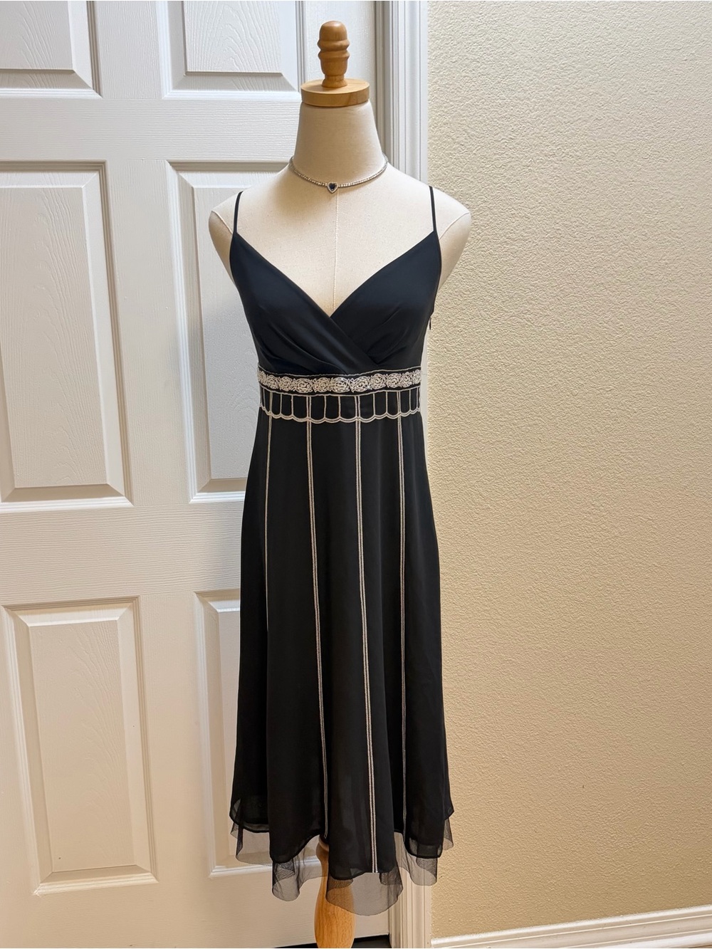 Ann Taylor LOFT Black Embroidered Midi Dress Size 2 Spaghetti Strap Fit & Flare